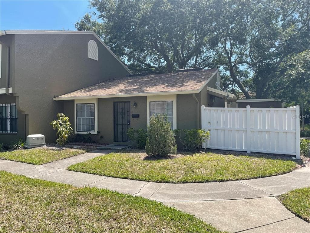 6912 CASA VERDE COURT TAMPA, FL 33615