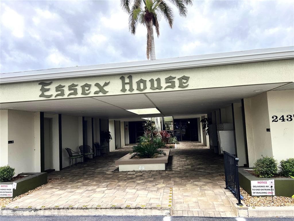 2437 HARBOR BOULEVARD UNIT 213 PORT CHARLOTTE, FL 33952
