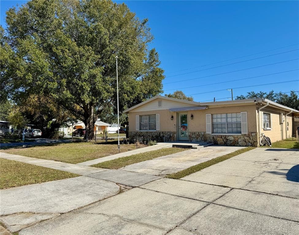 4825 SIERRA MADRE DRIVE TAMPA, FL 33634