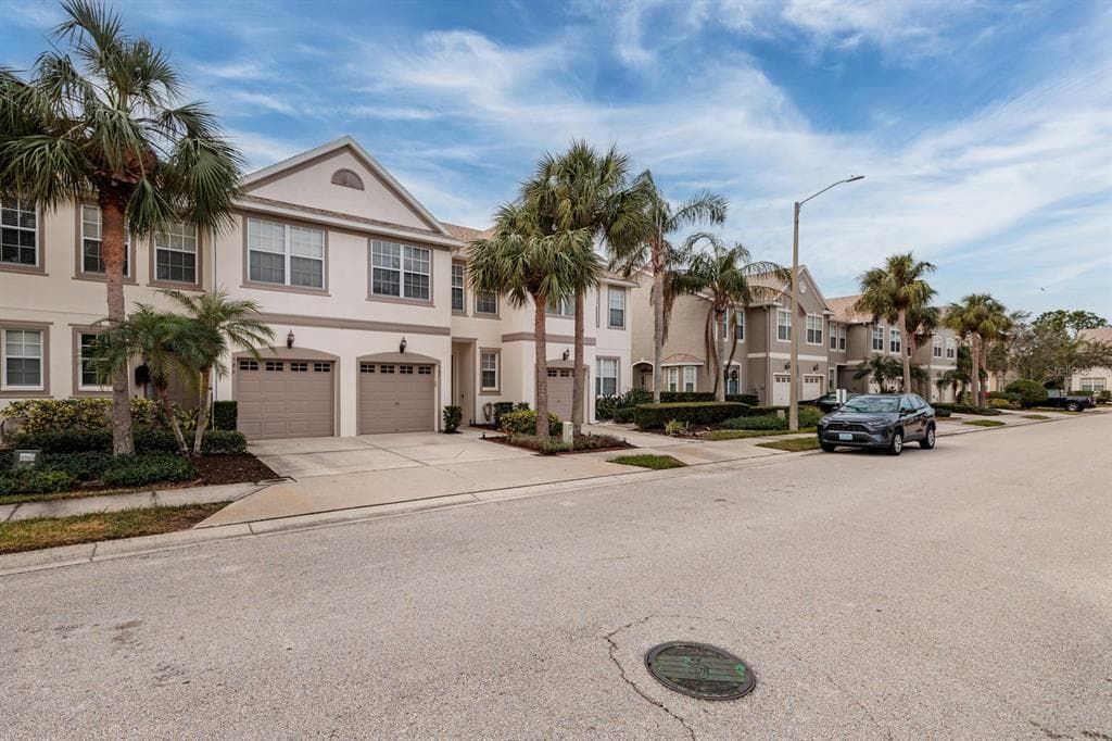 582 VALLANCE WAY NE ST PETERSBURG, FL 33716