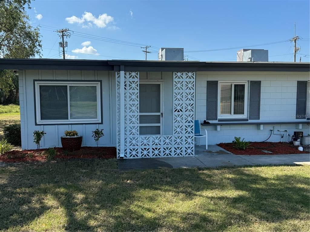1002 N PEBBLE BEACH BOULEVARD UNIT 1002 SUN CITY CENTER, FL 33573