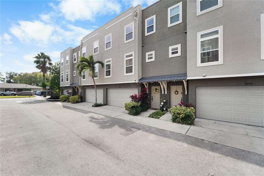 3208 MARCELLUS CIRCLE TAMPA, FL 33609