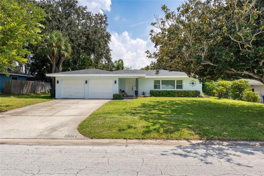 2217 SNEAD AVENUE DUNEDIN, FL 34698