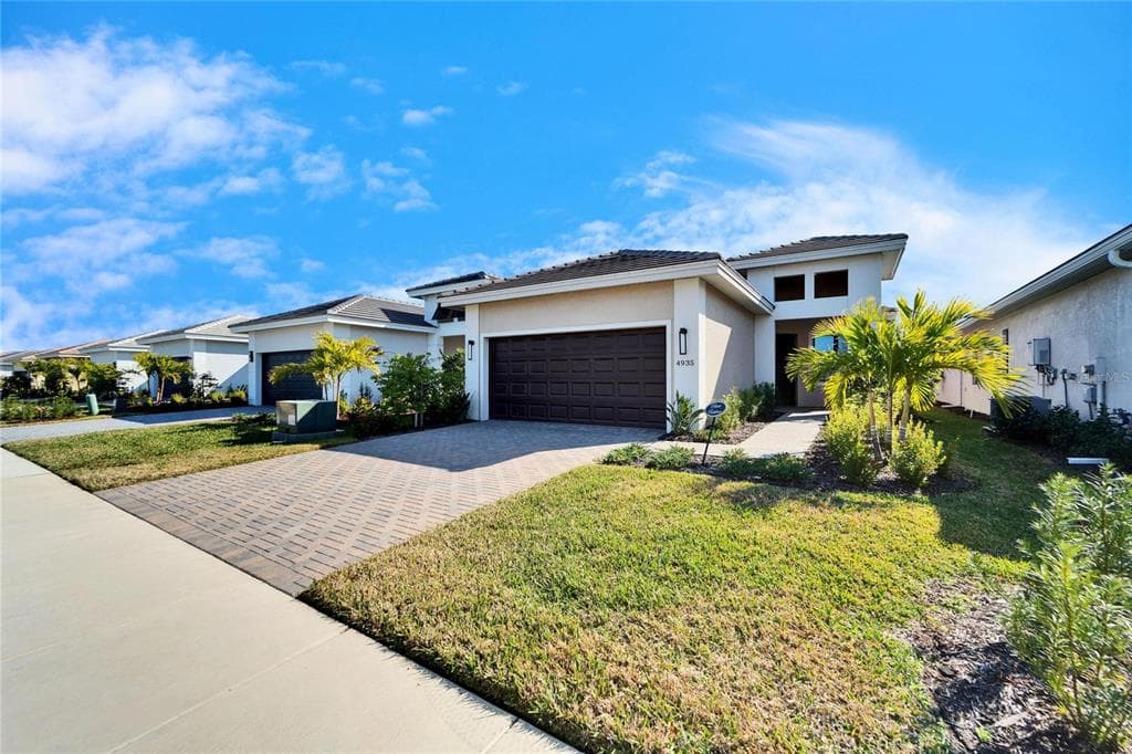 4935 CAROVA WAY BRADENTON, FL 34211