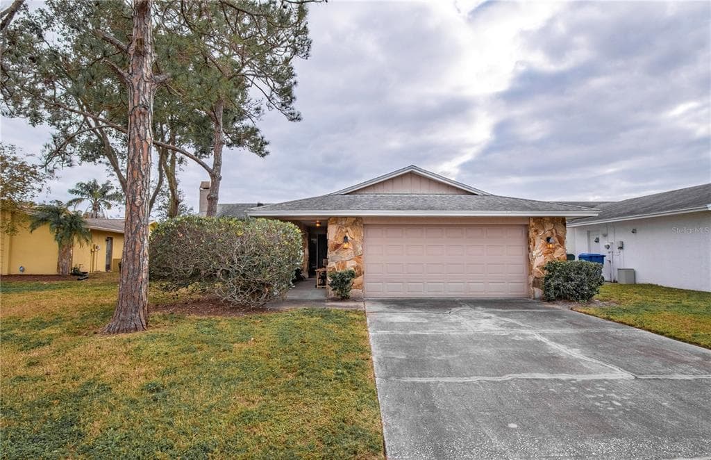 4013 LEXINGTON COURT LARGO, FL 33771