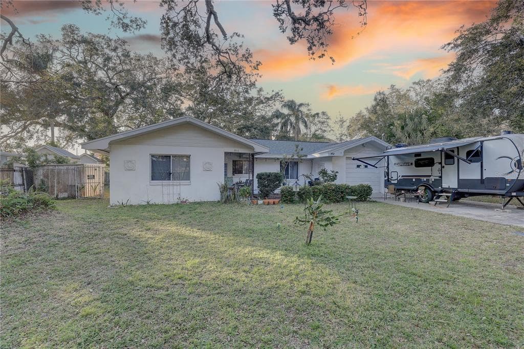4918 WOODLAND DRIVE ST PETERSBURG, FL 33708