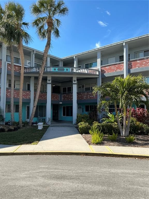 4300 58TH STREET N UNIT 2000 KENNETH CITY, FL 33709