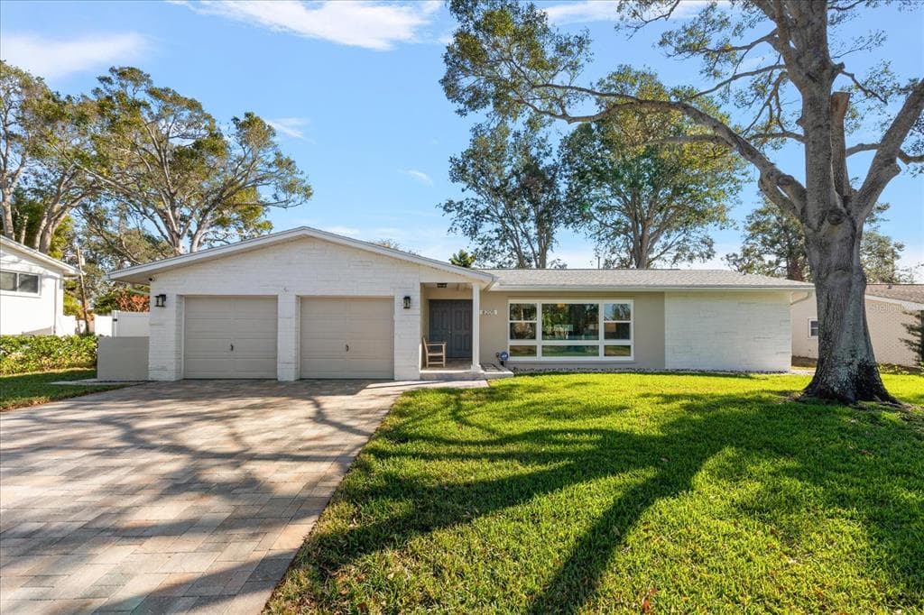 8205 FOREST CIRCLE SEMINOLE, FL 33776