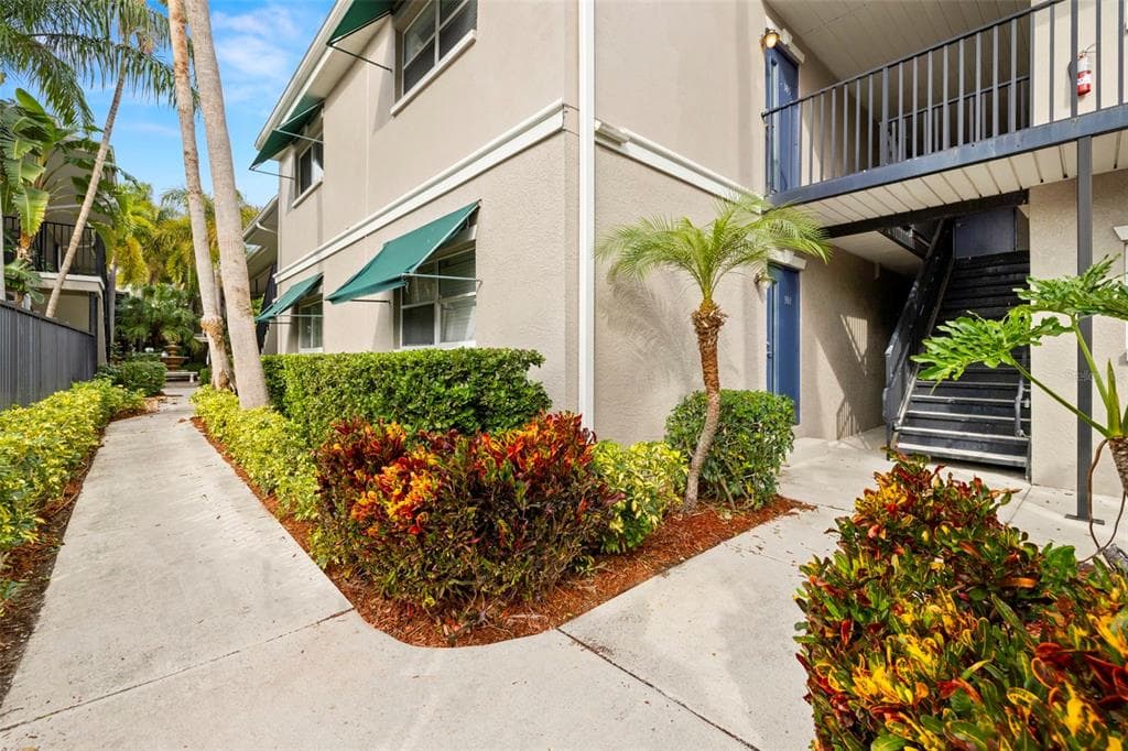 3817 W PLATT STREET UNIT 306 TAMPA, FL 33609