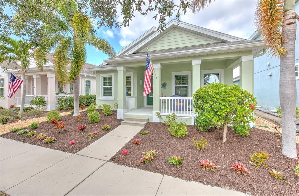 625 WINTERSIDE DRIVE APOLLO BEACH, FL 33572