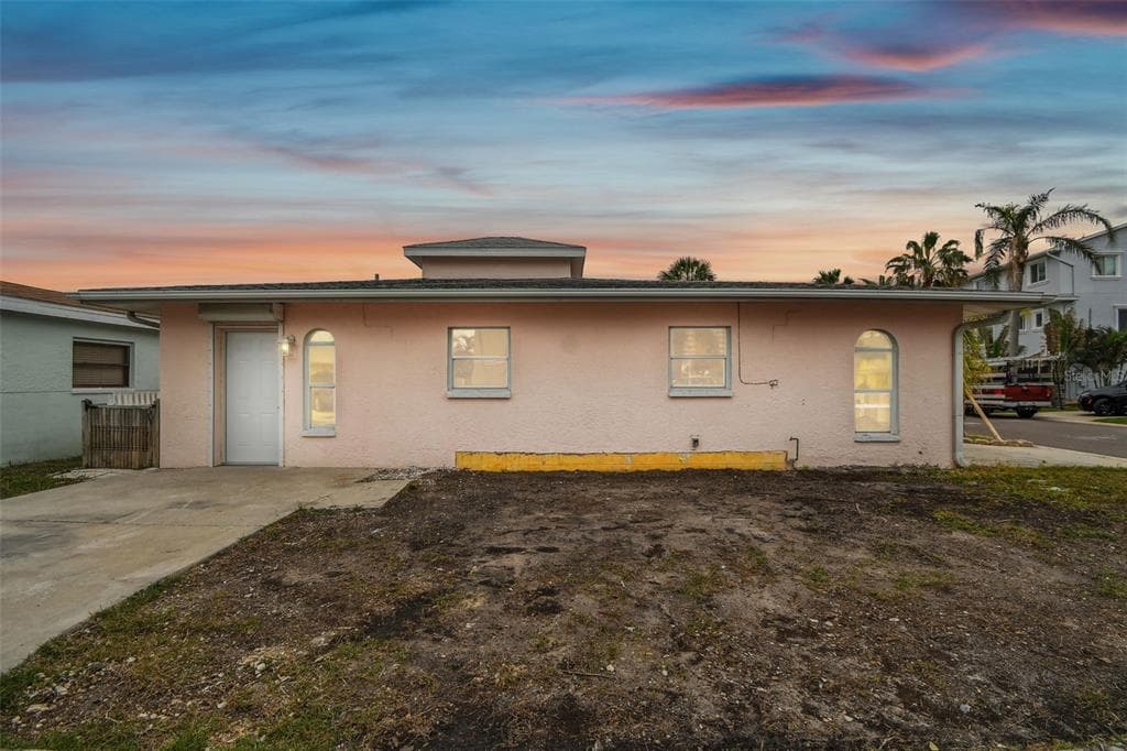 306 180TH AVENUE E REDINGTON SHORES, FL 33708