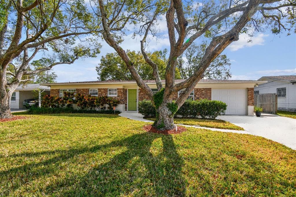 2118 W ERNA DRIVE TAMPA, FL 33603