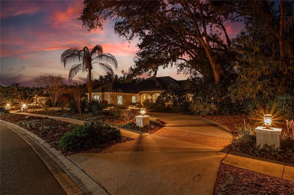 6114 KINGBIRD MANOR DRIVE LITHIA, FL 33547