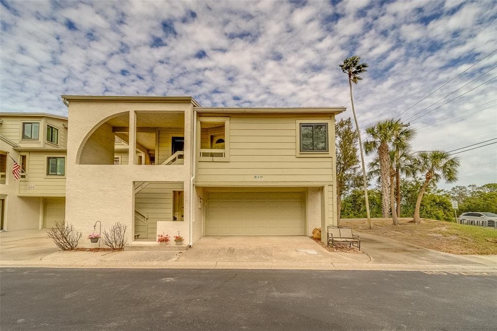 642 DRAKE LANE N DUNEDIN, FL 34698