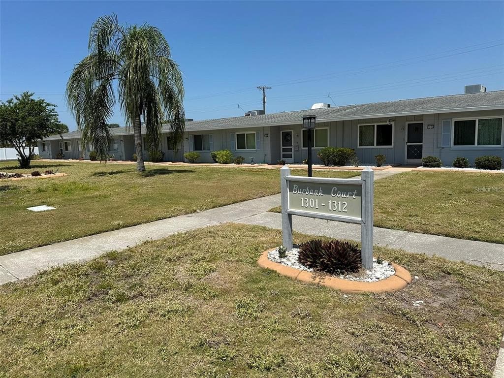 1305 BURBANK COURT SUN CITY CENTER, FL 33573