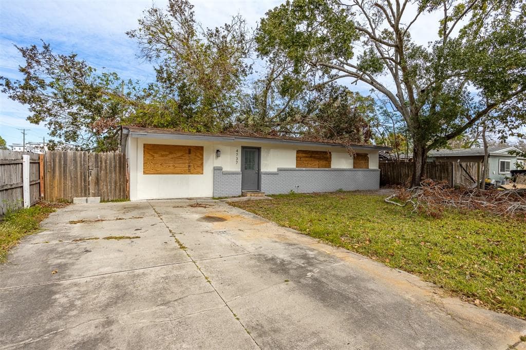 4737 W LEILA AVENUE TAMPA, FL 33616