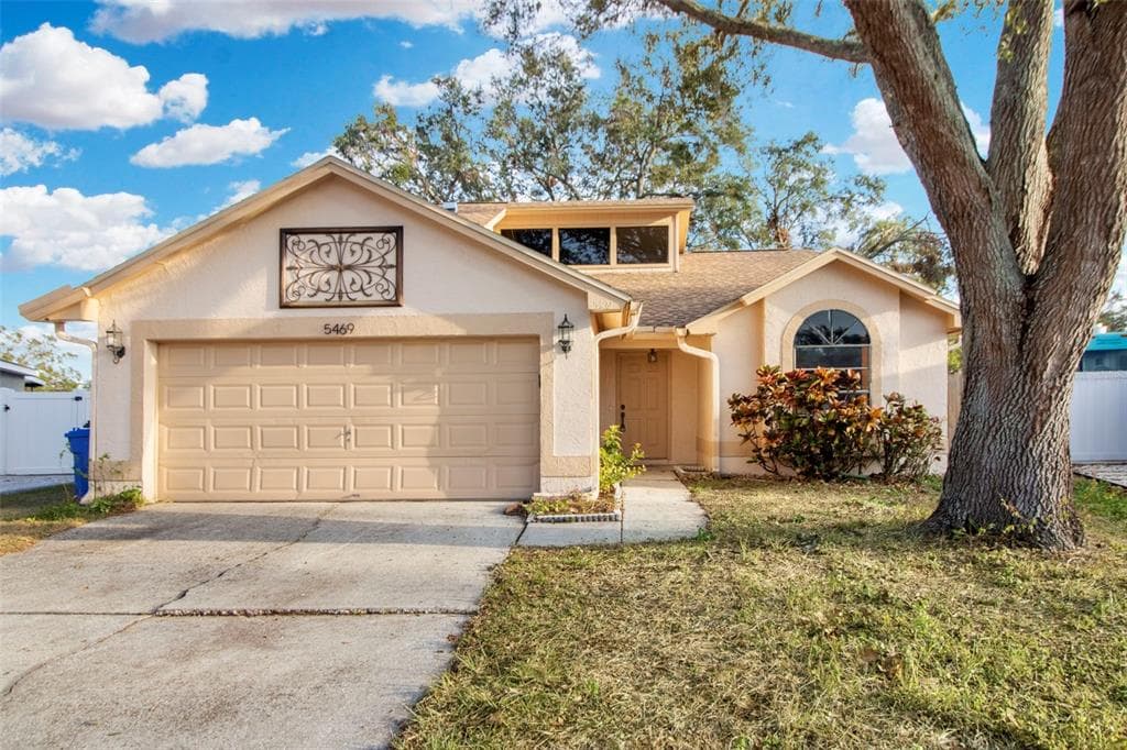 5469 FRIARSWAY DRIVE TAMPA, FL 33624