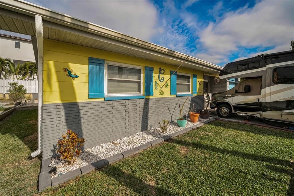 176 175TH AVENUE E REDINGTON SHORES, FL 33708