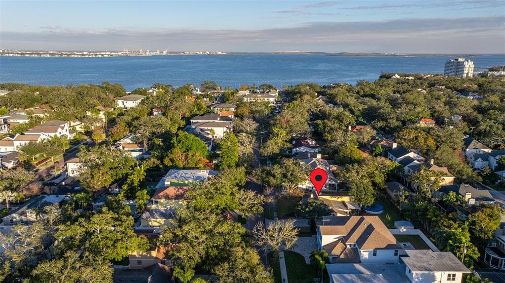 2922 W COACHMAN AVENUE TAMPA, FL 33611
