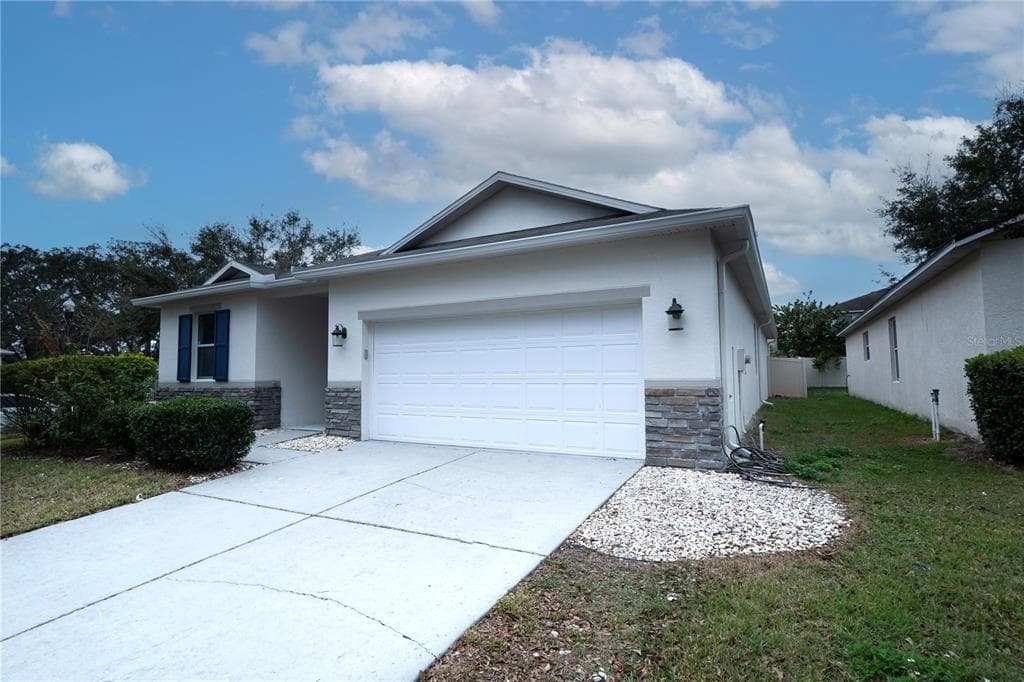2102 NUTTALL OAKS PLACE BRANDON, FL 33510