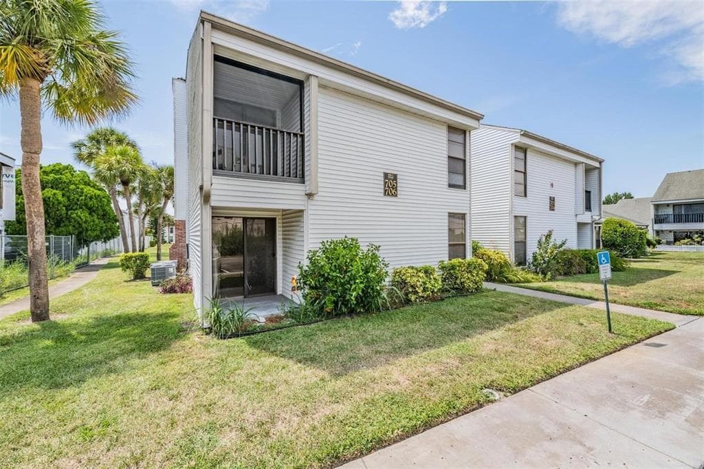 706 HAVEN PLACE TARPON SPRINGS, FL 34689
