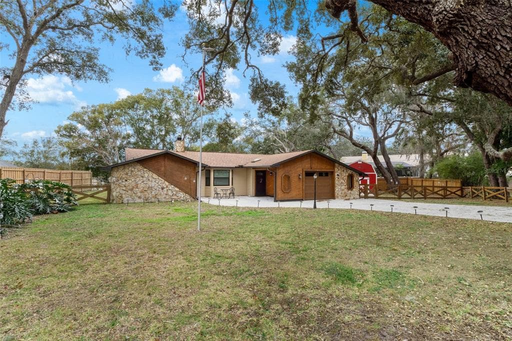 325 GULFPORT LANE