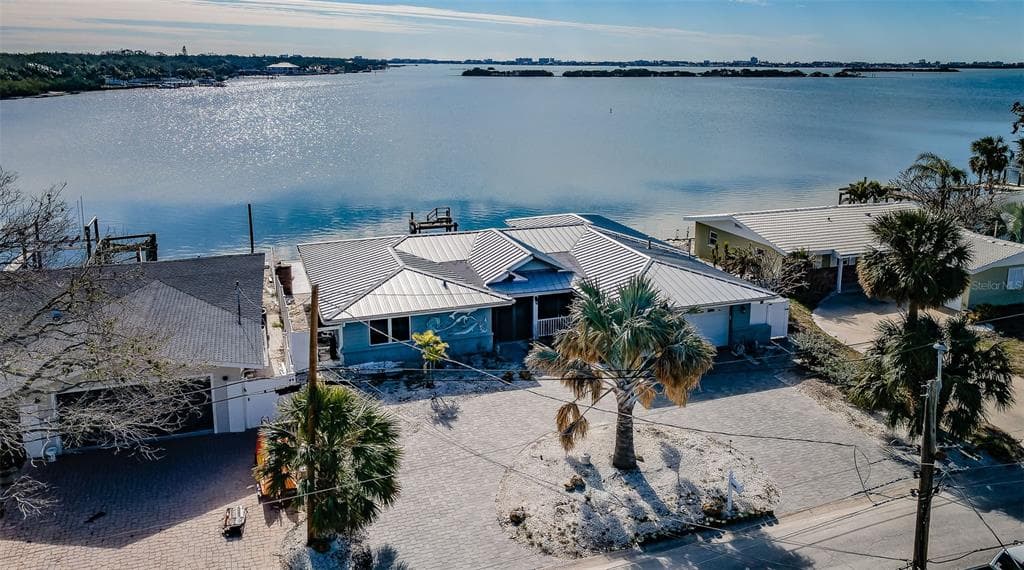 8520 42ND AVENUE N ST PETERSBURG, FL 33709
