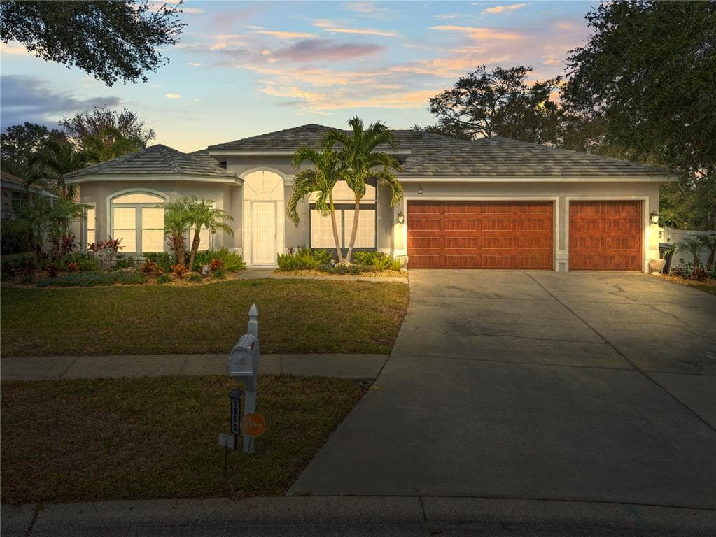 2952 PARKCREEK DRIVE