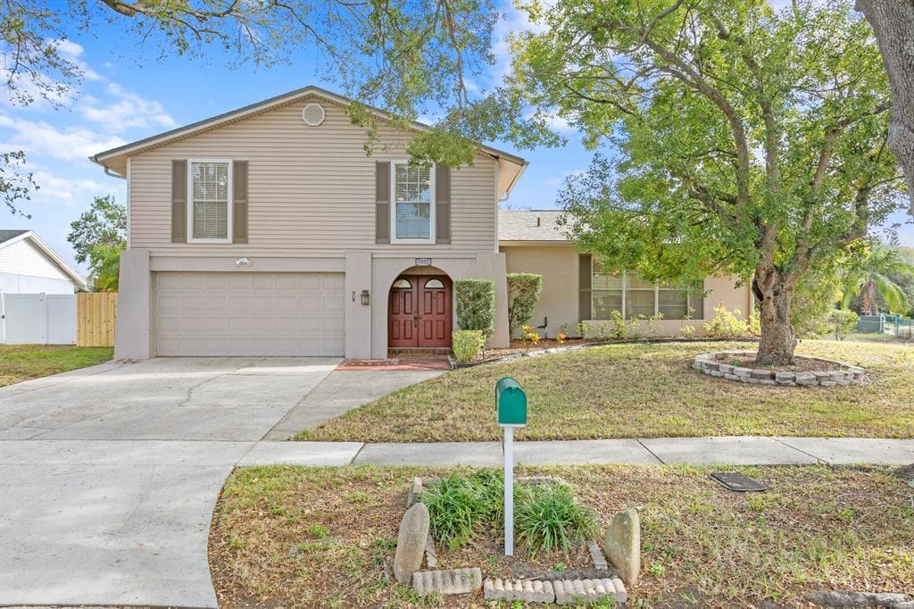 7601 OAKMOOR DRIVE TAMPA, FL 33634