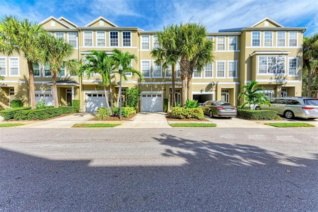3047 POINTEVIEW DRIVE TAMPA, FL 33611