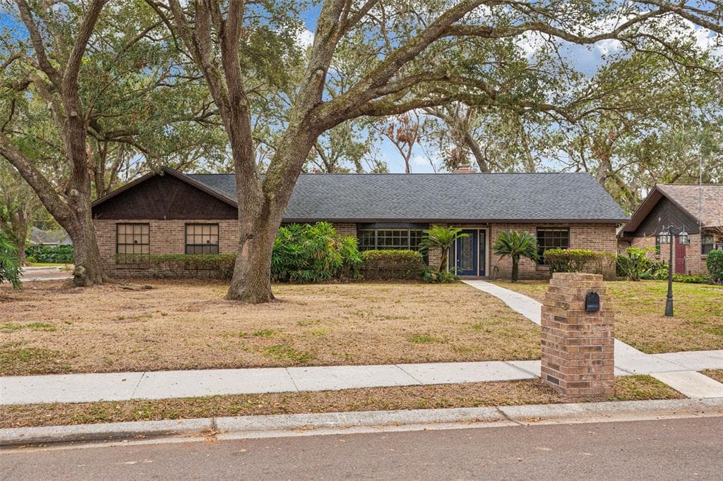 705 HIDDEN LAKE DRIVE BRANDON, FL 33511