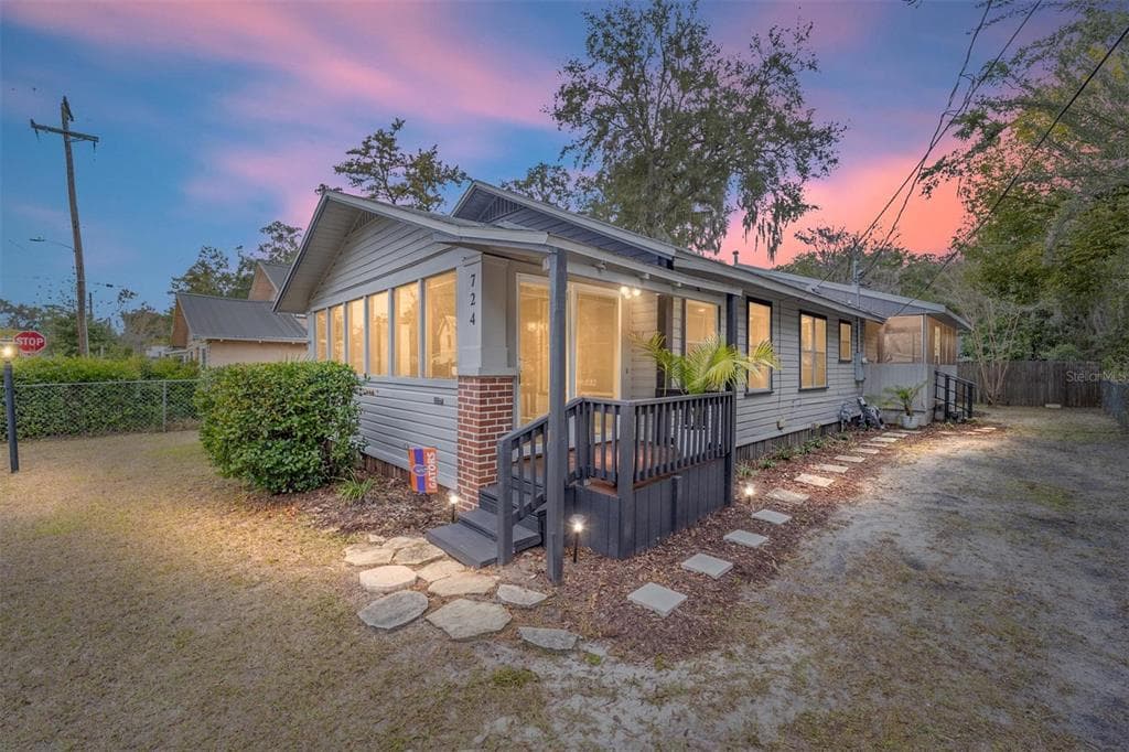 724 NW 7TH AVENUE GAINESVILLE, FL 32601