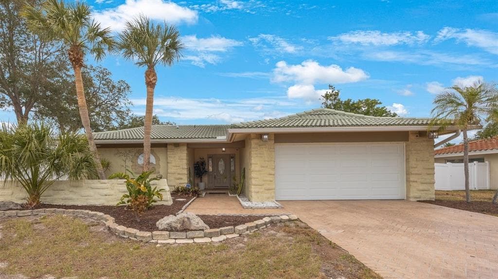 13861 JOYCE DRIVE LARGO, FL 33774