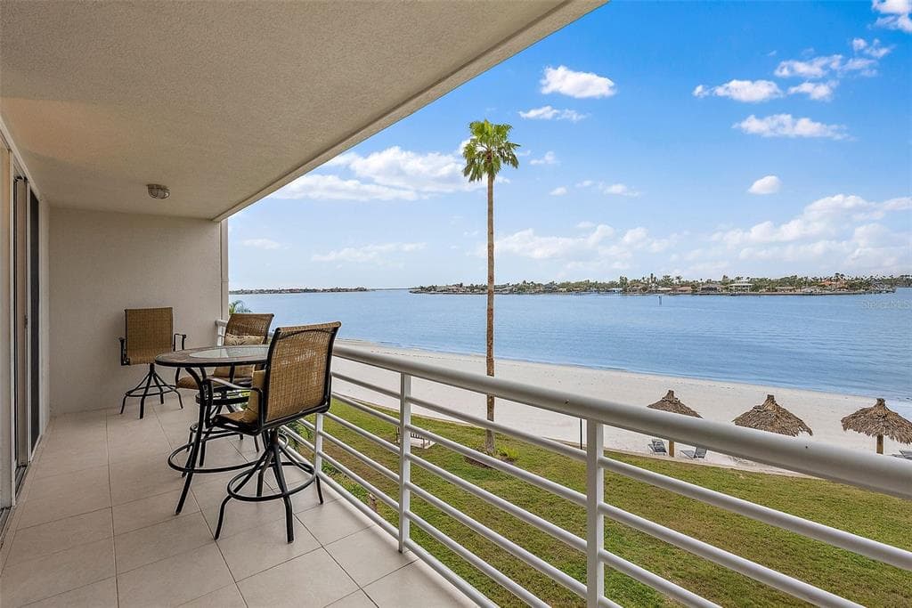 5701 BAHIA DEL MAR CIRCLE UNIT 306 ST PETERSBURG, FL 33715