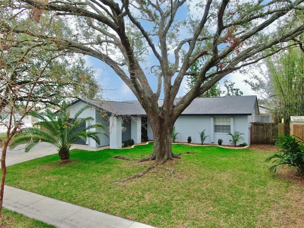 6207 FROST DRIVE TAMPA, FL 33625