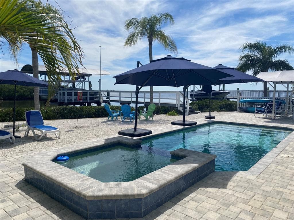 1643 SEA BREEZE DRIVE TARPON SPRINGS, FL 34689