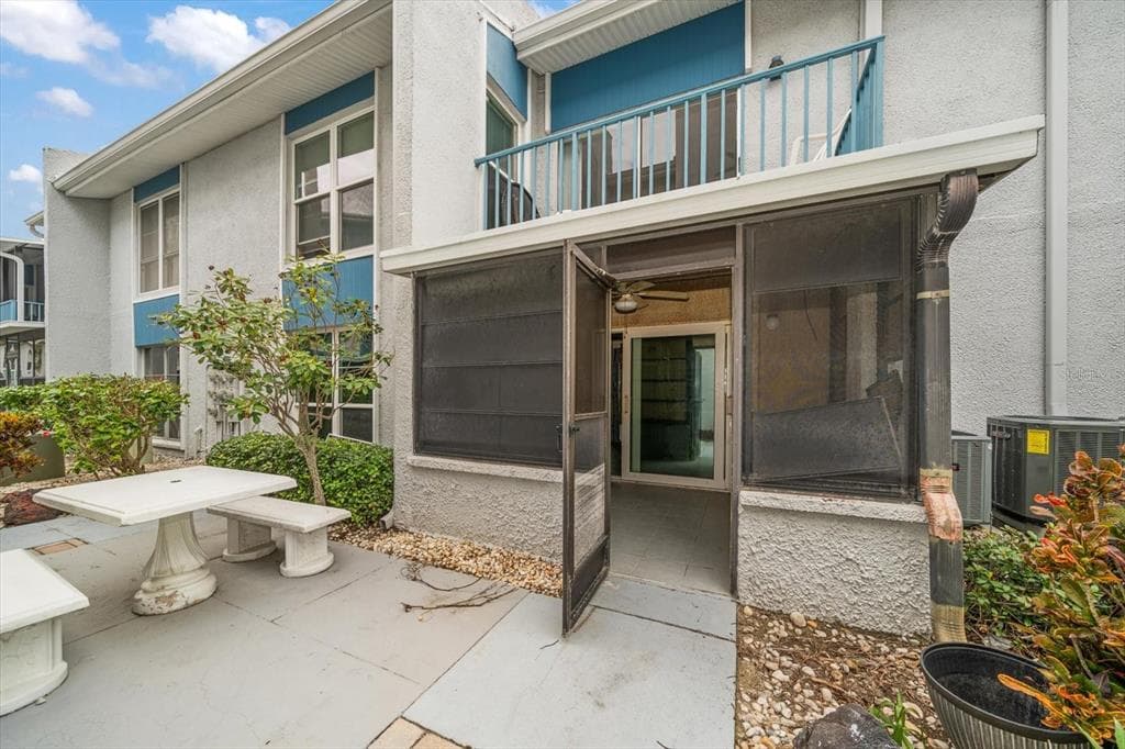 380 MEDALLION BOULEVARD UNIT B MADEIRA BEACH, FL 33708