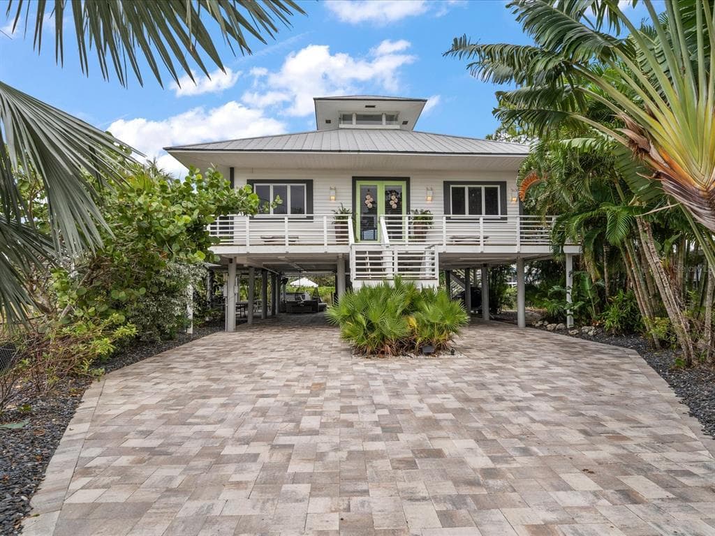 304 HILLPOINT DRIVE