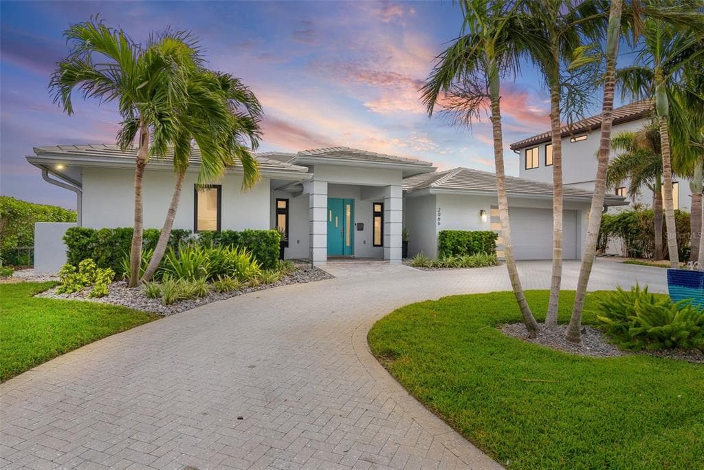 2066 ILLINOIS AVENUE NE ST PETERSBURG, FL 33703