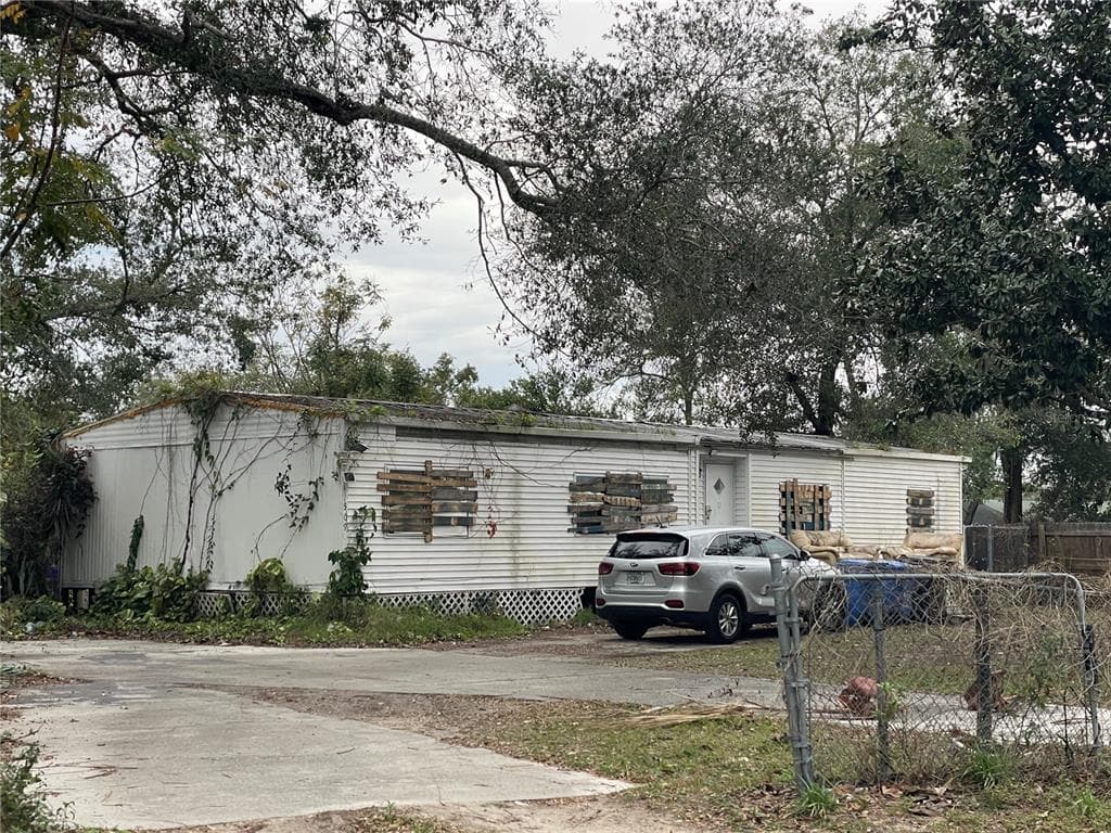 509 W TENNESSEE AVENUE SEFFNER, FL 33584