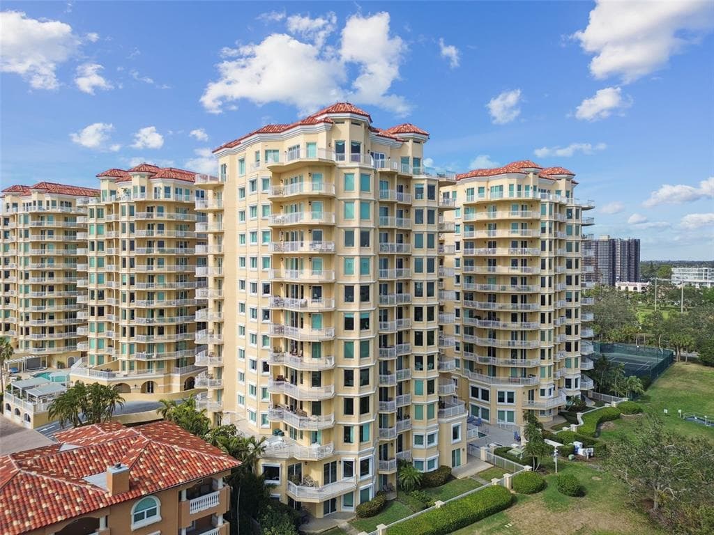 555 5TH AVENUE NE UNIT 733 ST PETERSBURG, FL 33701