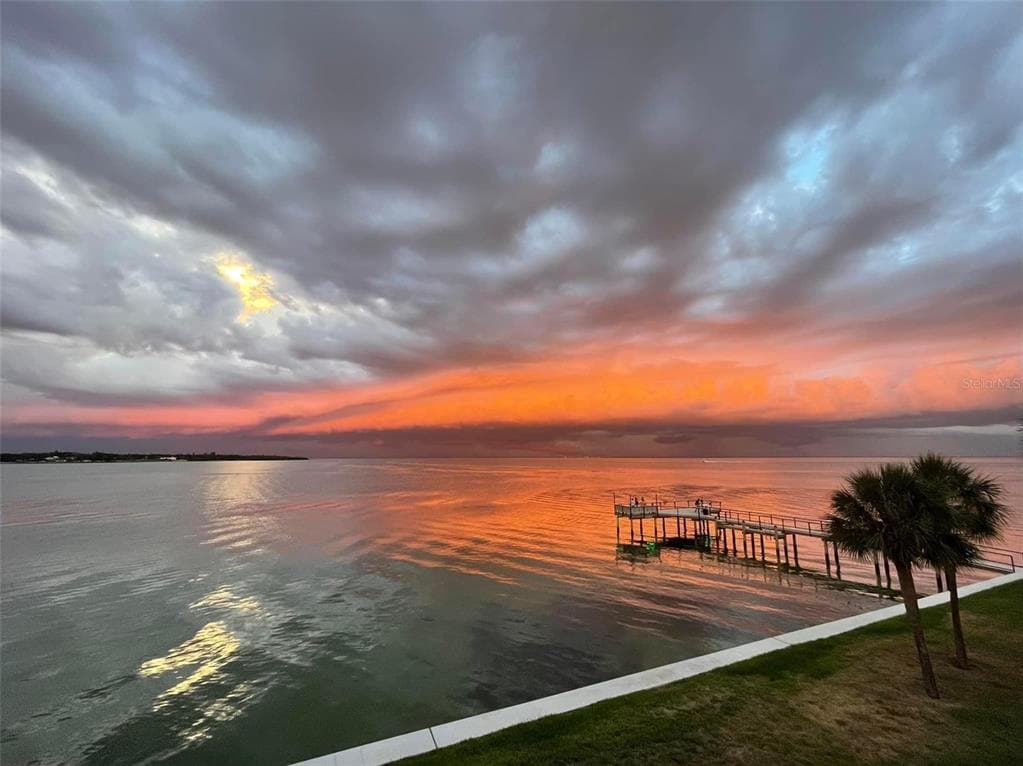 7500 SUNSHINE SKYWAY LANE S UNIT 206 ST PETERSBURG, FL 33711
