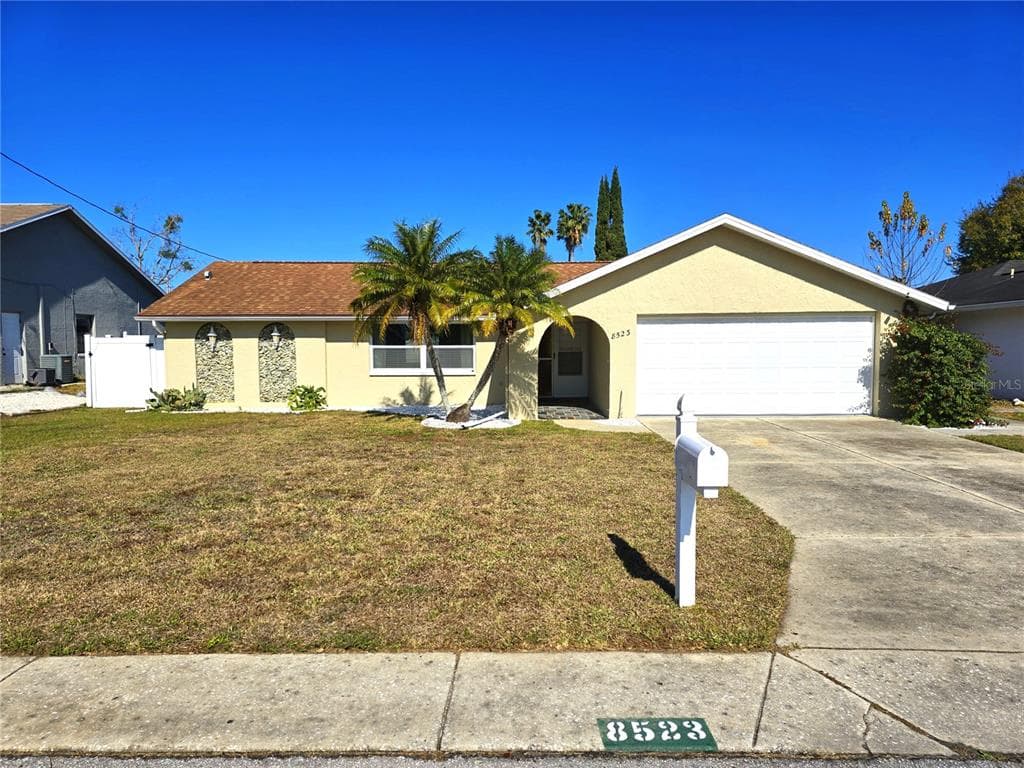 8523 VIVA VIA DRIVE HUDSON, FL 34667
