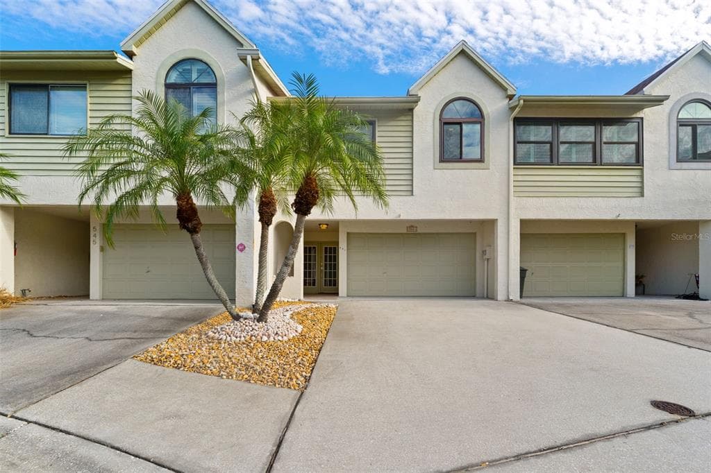 541 WALDEN COURT DUNEDIN, FL 34698