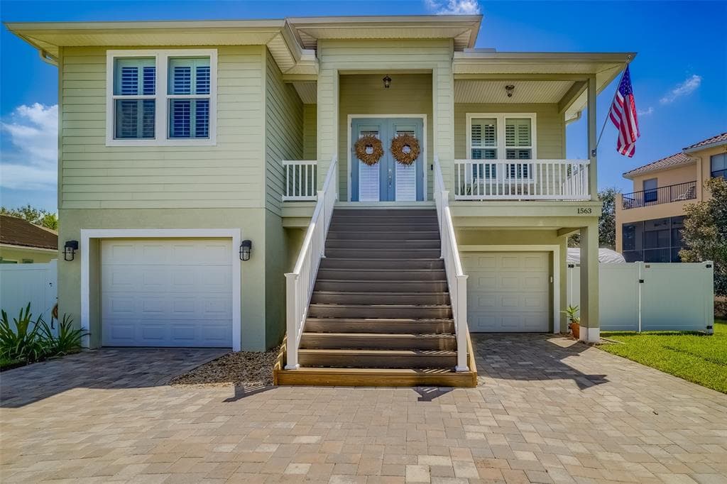 1563 MAC CHESNEY DRIVE TARPON SPRINGS, FL 34689