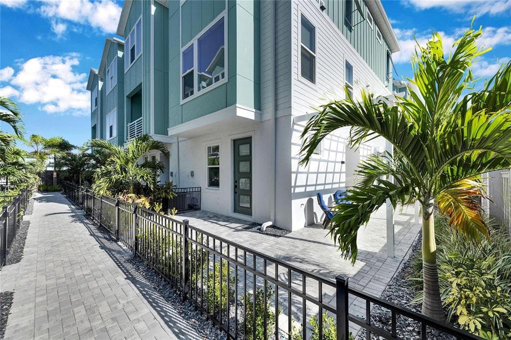 2819 1ST AVENUE S ST PETERSBURG, FL 33712