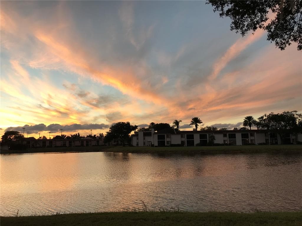 225 NINA WAY UNIT 225