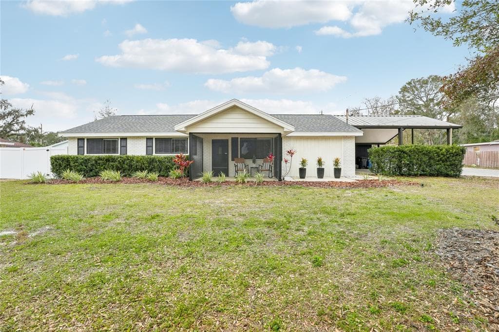807 LENNA AVENUE SEFFNER, FL 33584