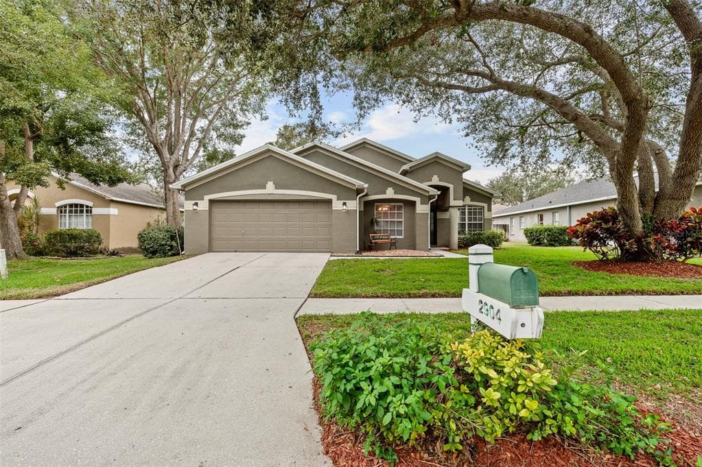 2904 RED COAT CIRCLE BRANDON, FL 33511