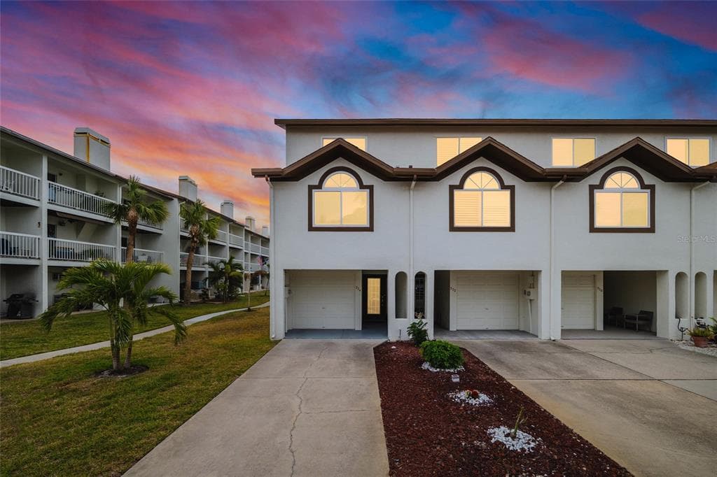 274 MADEIRA CIRCLE ST PETERSBURG, FL 33715